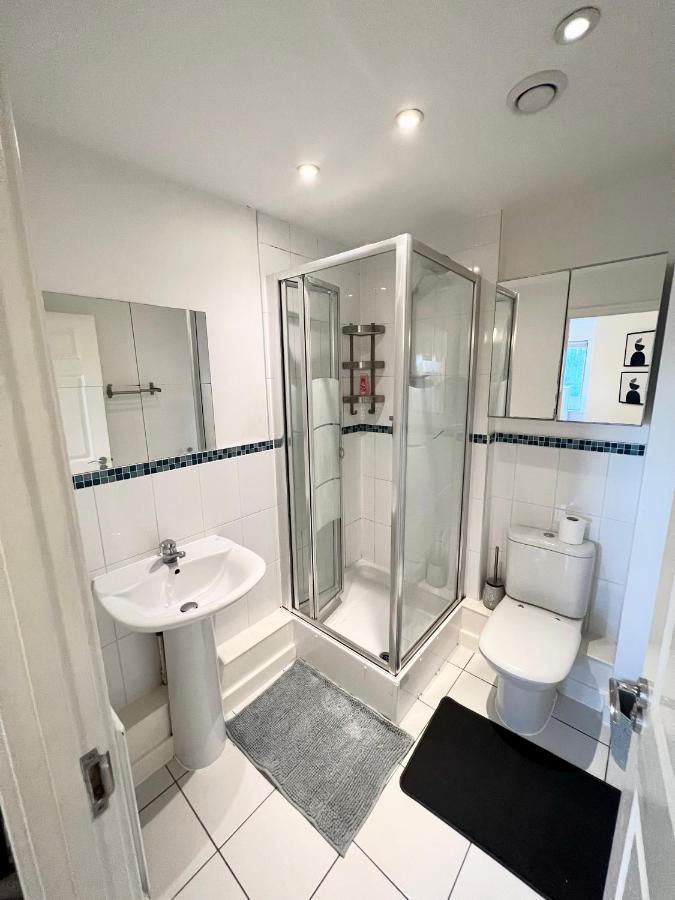 2 Bedroom Apartment Near Olympic Park With Free Parking London Exteriör bild