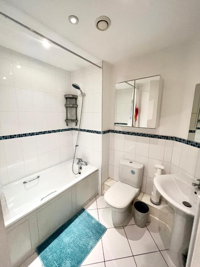 2 Bedroom Apartment Near Olympic Park With Free Parking London Exteriör bild