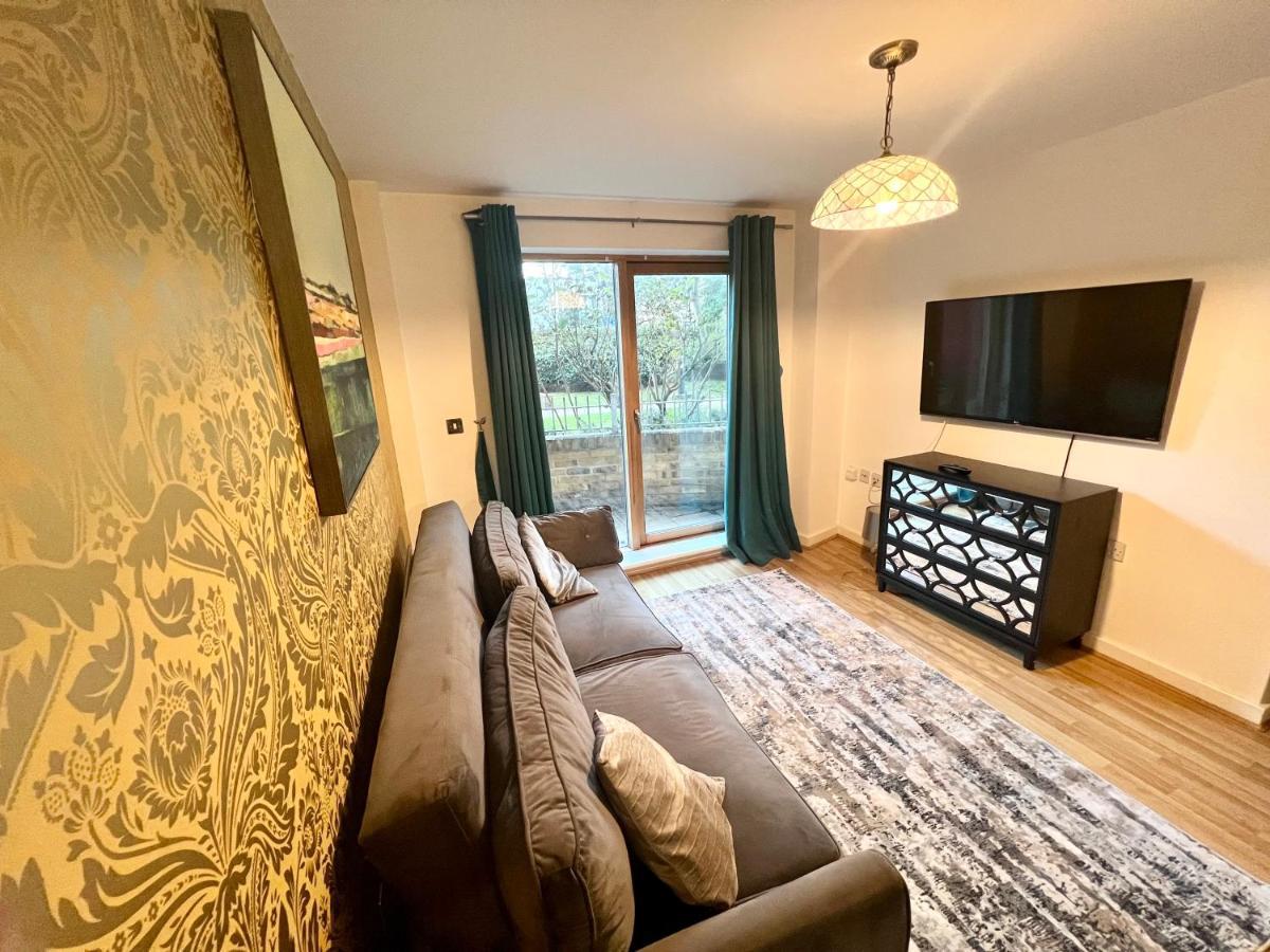 2 Bedroom Apartment Near Olympic Park With Free Parking London Exteriör bild