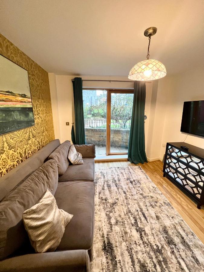2 Bedroom Apartment Near Olympic Park With Free Parking London Exteriör bild
