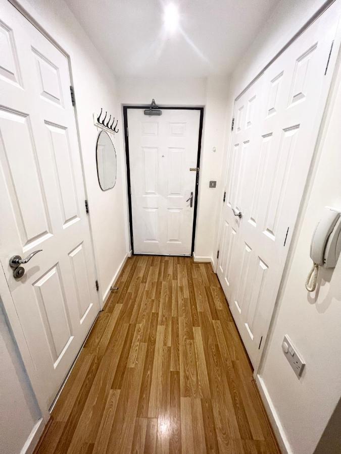 2 Bedroom Apartment Near Olympic Park With Free Parking London Exteriör bild