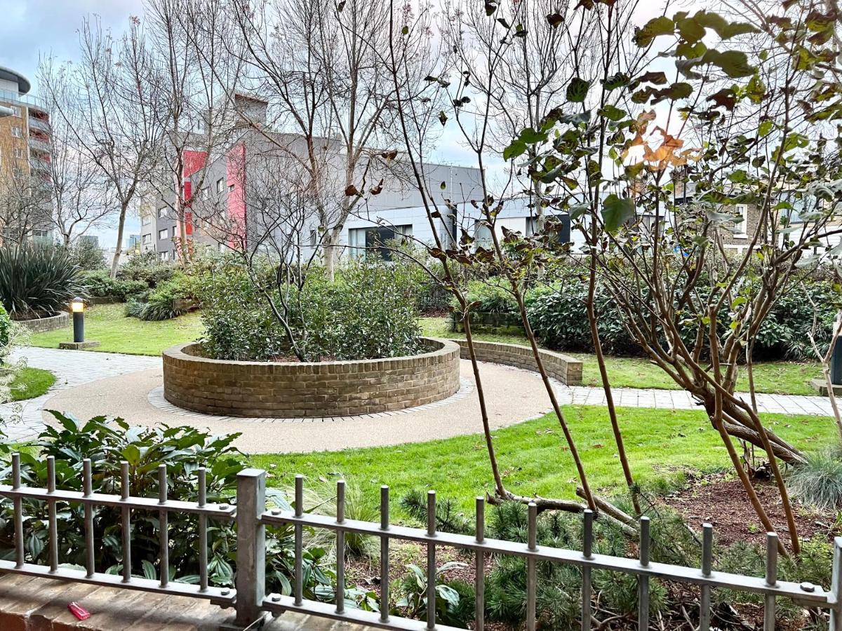 2 Bedroom Apartment Near Olympic Park With Free Parking London Exteriör bild